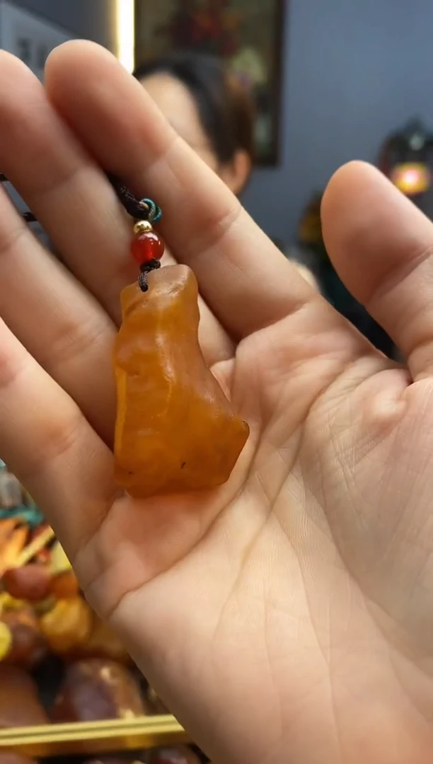 未镶嵌颈饰琥珀吊坠