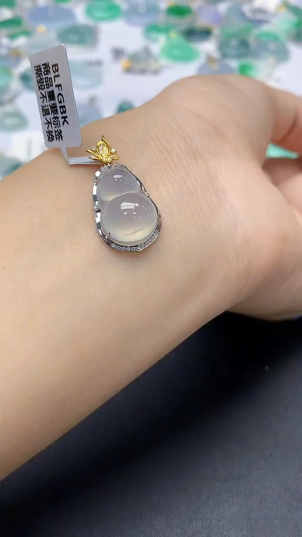 翡翠18K金镶嵌颈饰天然缅甸a货翡翠