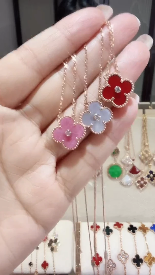 18K金镶嵌套链钻石多样性发其一