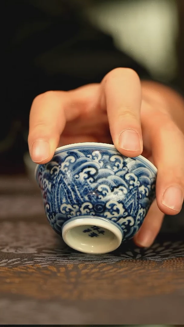 中式垂虹慕古江崖海水撇口小客杯