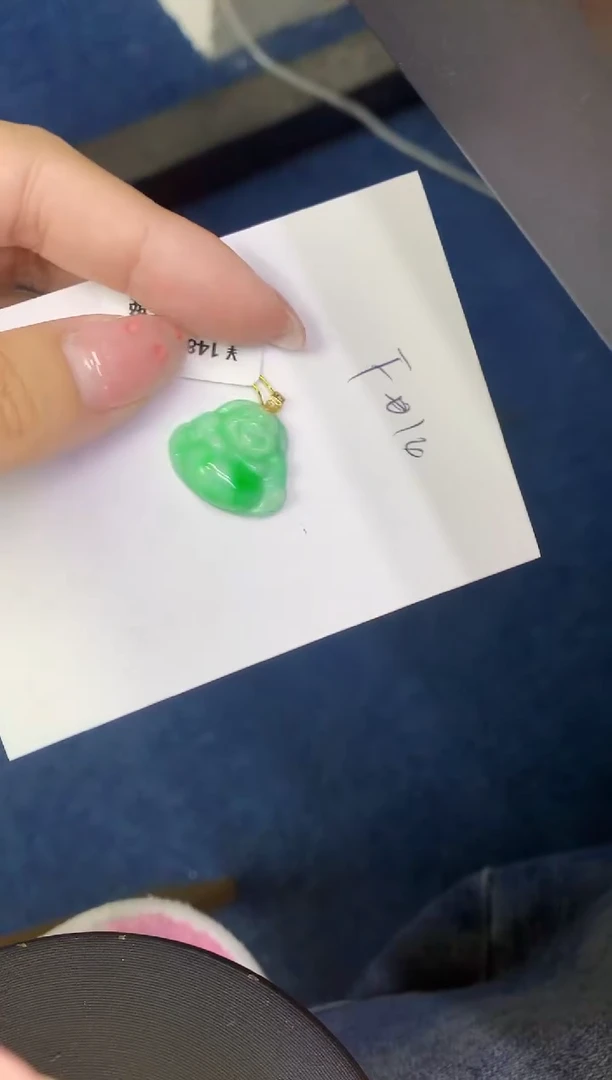 翡翠18K金镶嵌颈饰缅甸天然翡翠A货