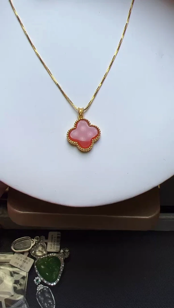 未镶嵌颈饰玛瑙/玉髓?****）红玛瑙四叶草