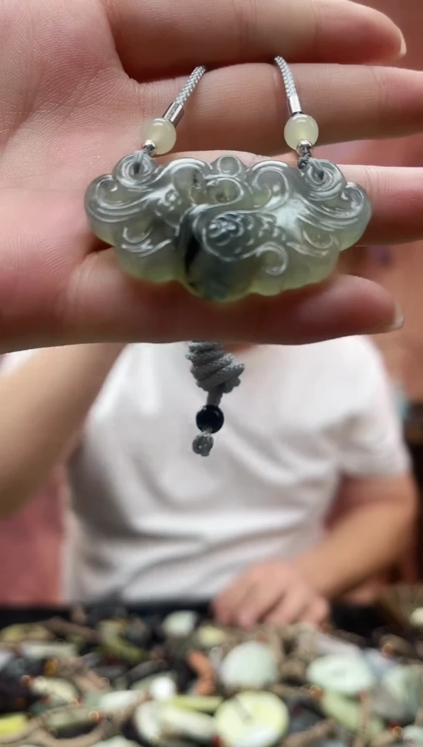 未镶嵌岫玉吊坠·