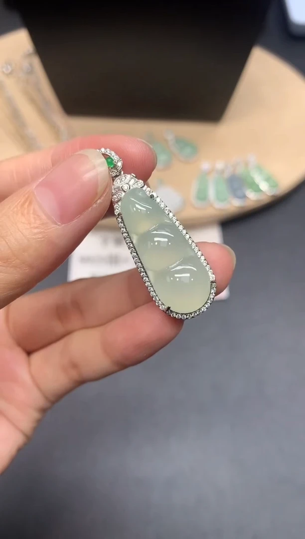 【闪购商品】翡翠吊坠(不含链)银S925镶嵌福豆【多样性发其一】