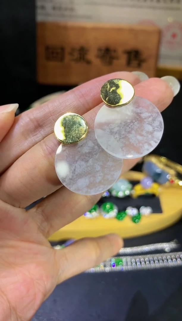 18K金镶嵌翡翠耳饰团购