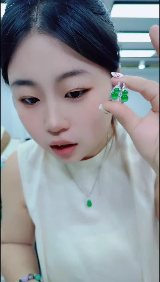 翡翠未镶嵌颈饰1804绿葫芦耳扣