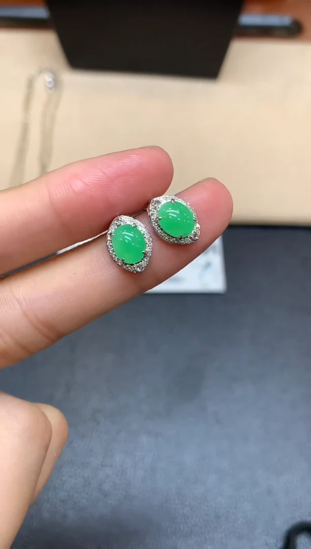 18K金镶嵌翡翠耳饰蛋面【无服务费