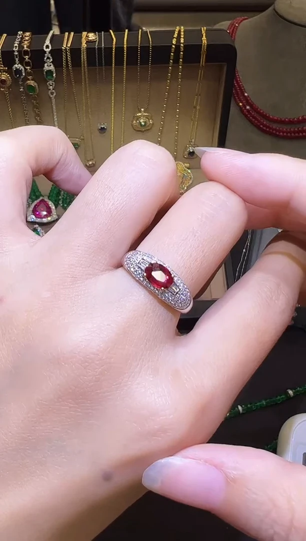 18K金镶嵌戒指红宝石0.78ct