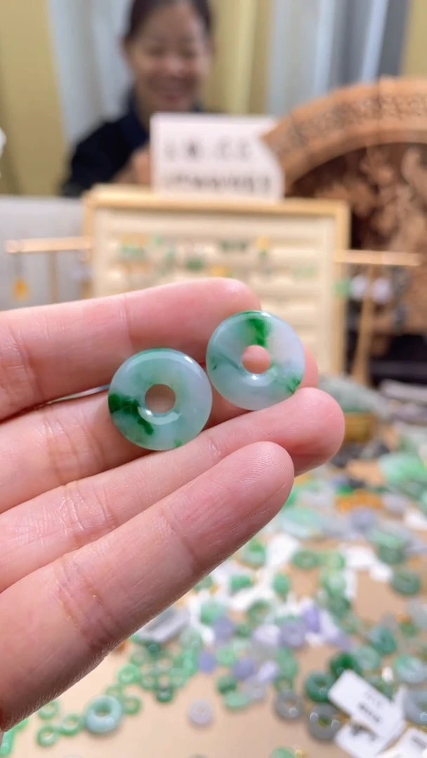 颈饰未镶嵌翡翠甜甜圈一对