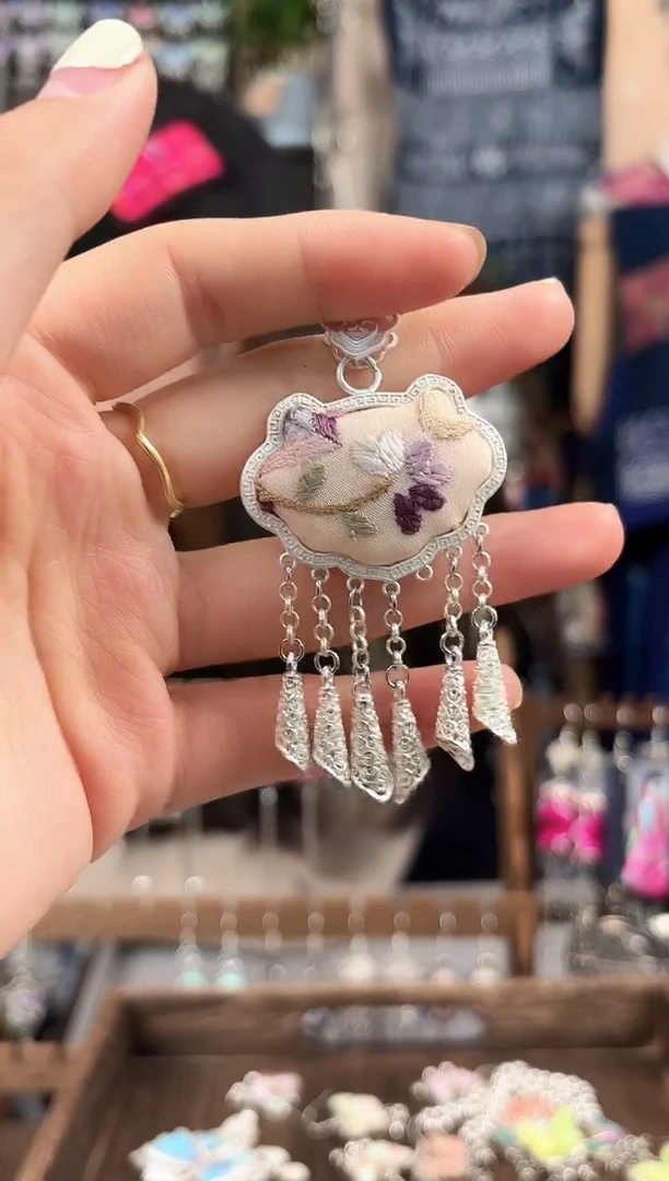 织绣民族风非遗老绣饰品659