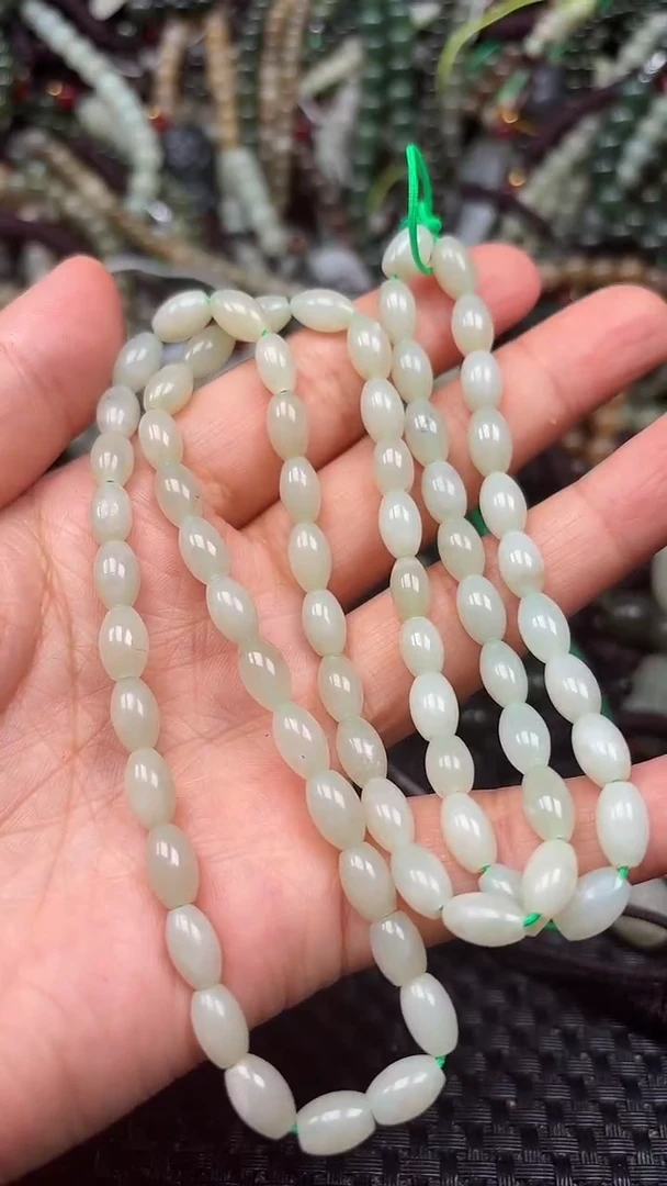 和田玉未镶嵌颈饰1