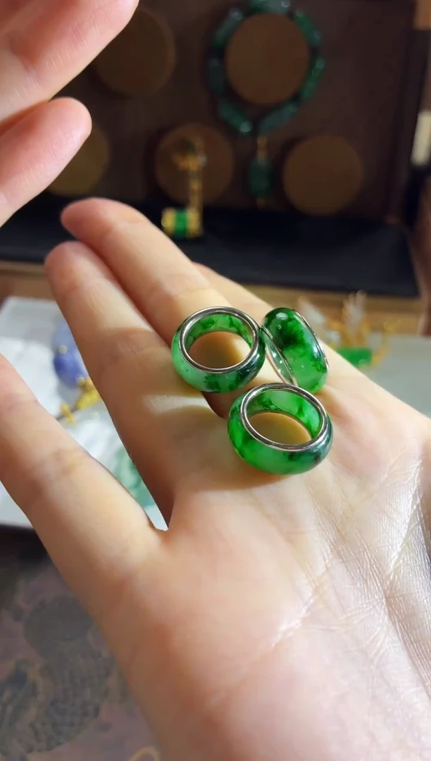 吊坠(不含链)18K金镶嵌翡翠多样性发货 发其一