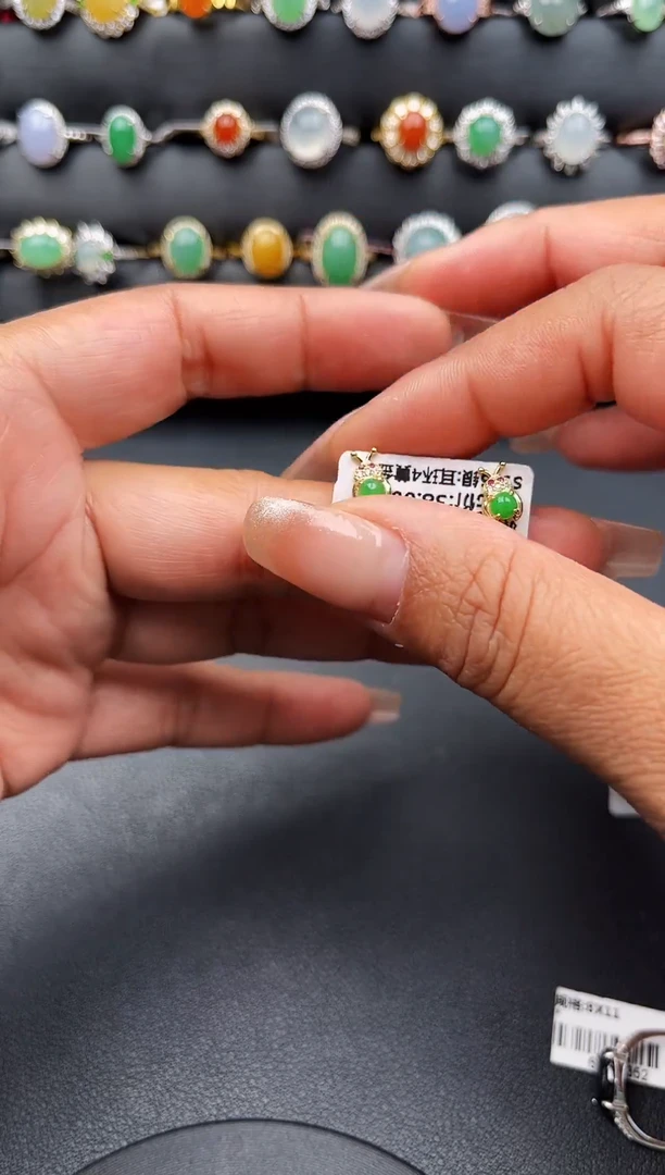 【闪购商品】翡翠耳钉银S925镶嵌缅甸天然A货翡翠S925银镶嵌