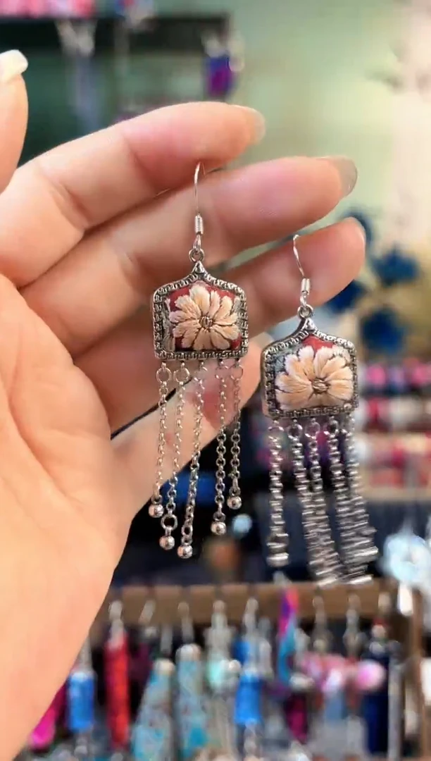 彩云南阁非遗老绣饰品644*