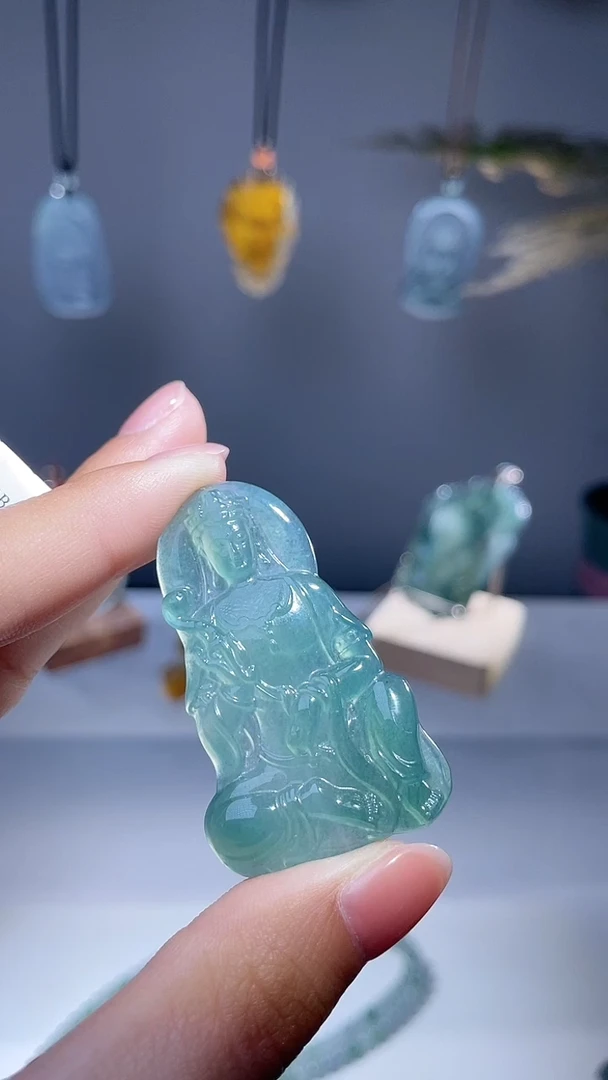 颈饰未镶嵌翡翠观音