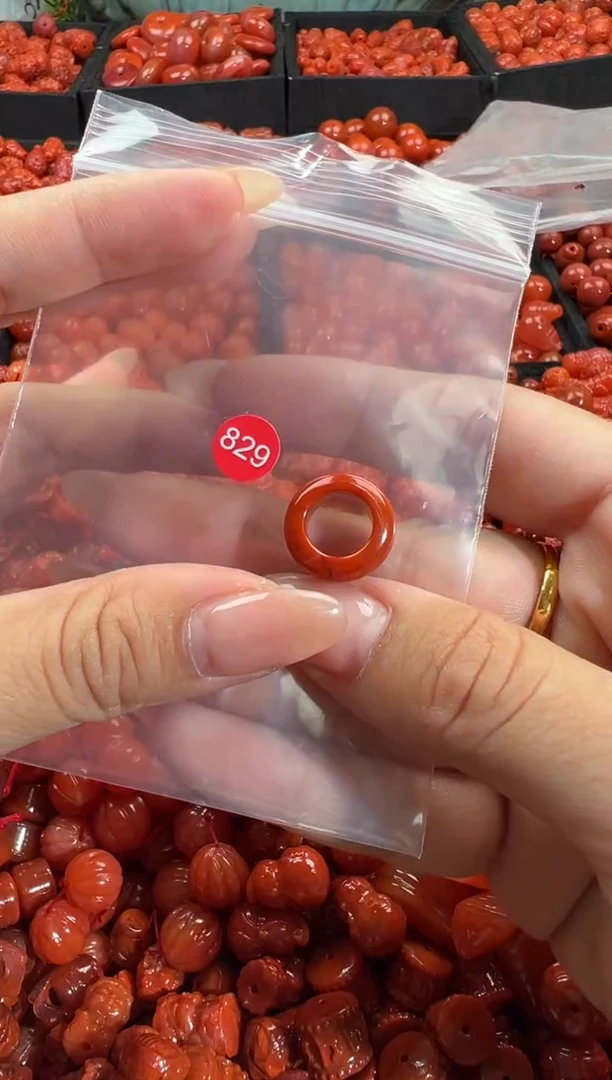 颈饰未镶嵌南红玛瑙1