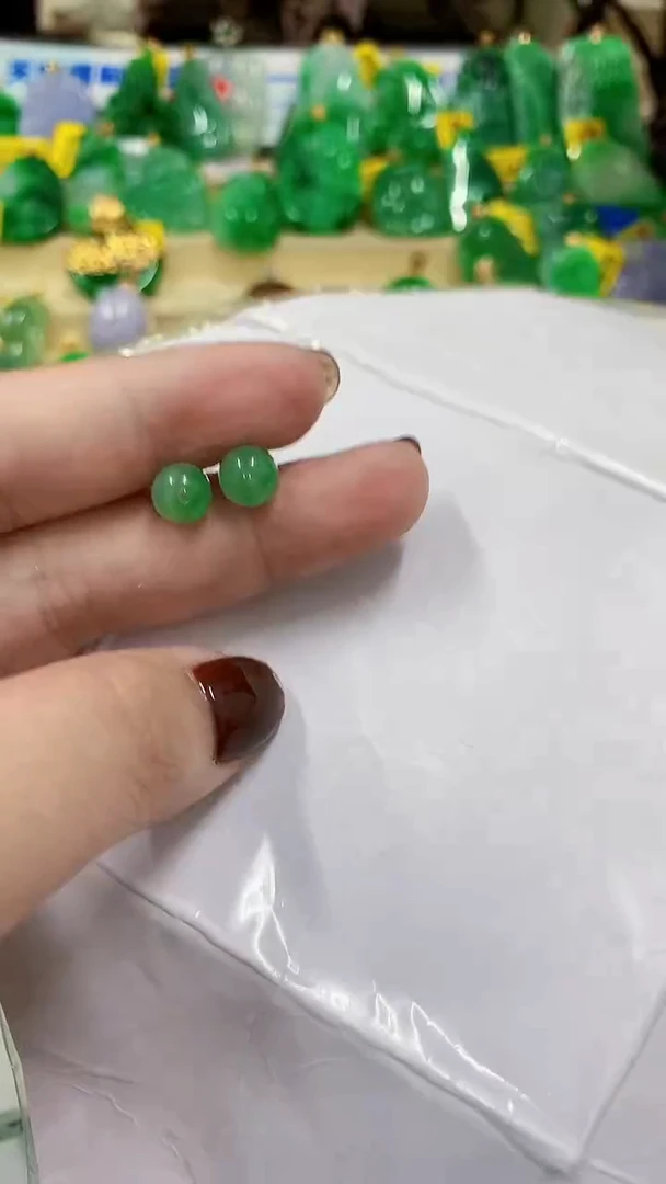 翡翠未镶嵌颈饰挂件