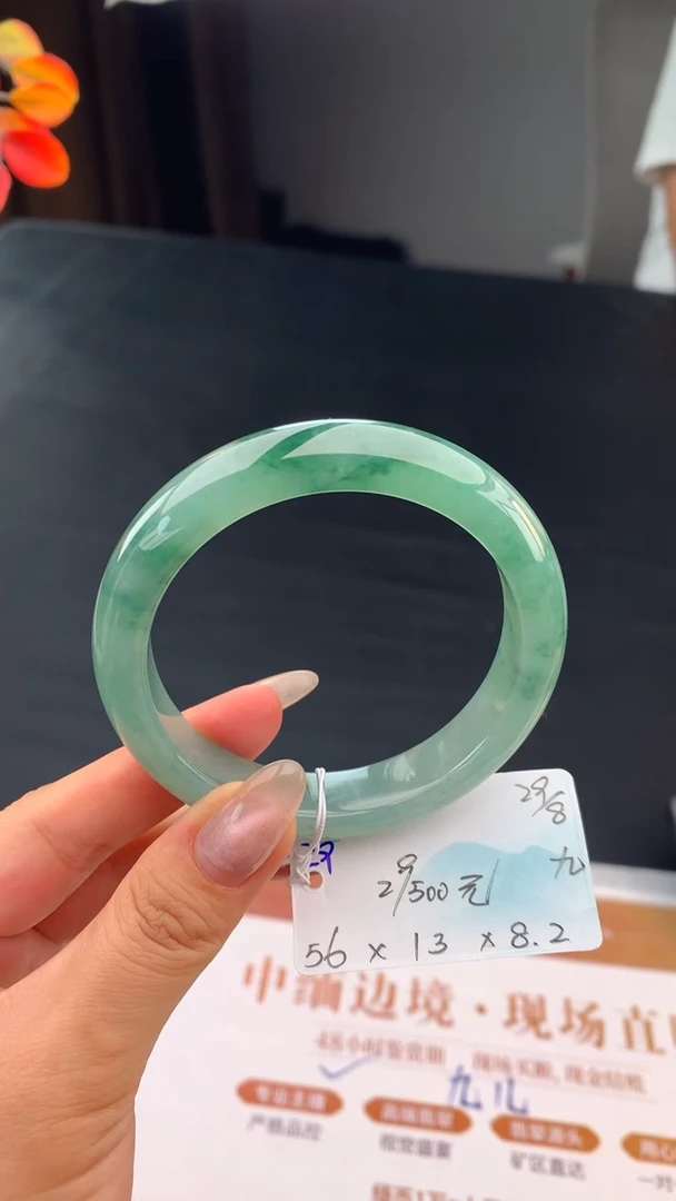 未镶嵌手镯翡翠自带#送人#，联系客服核对地址~