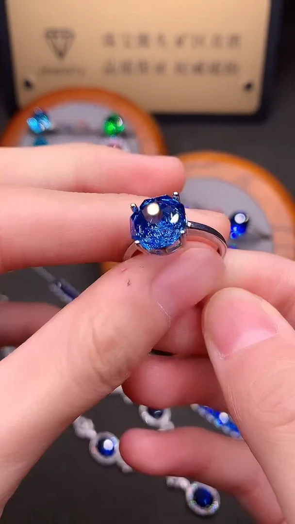 银S925镶嵌戒指托帕石......