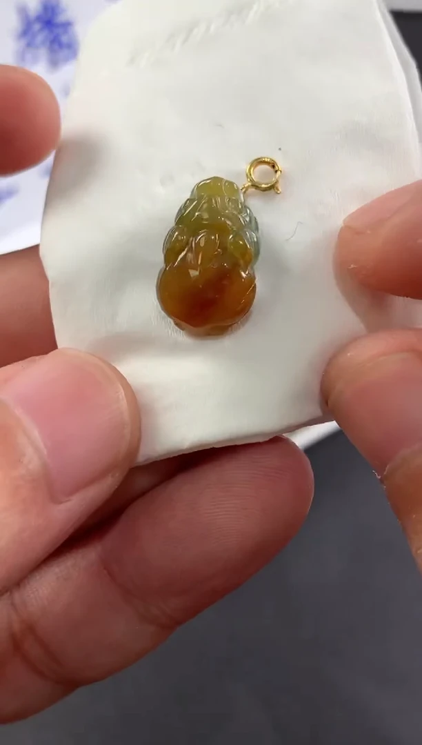 颈饰18K金镶嵌翡翠阳**曌翡翠