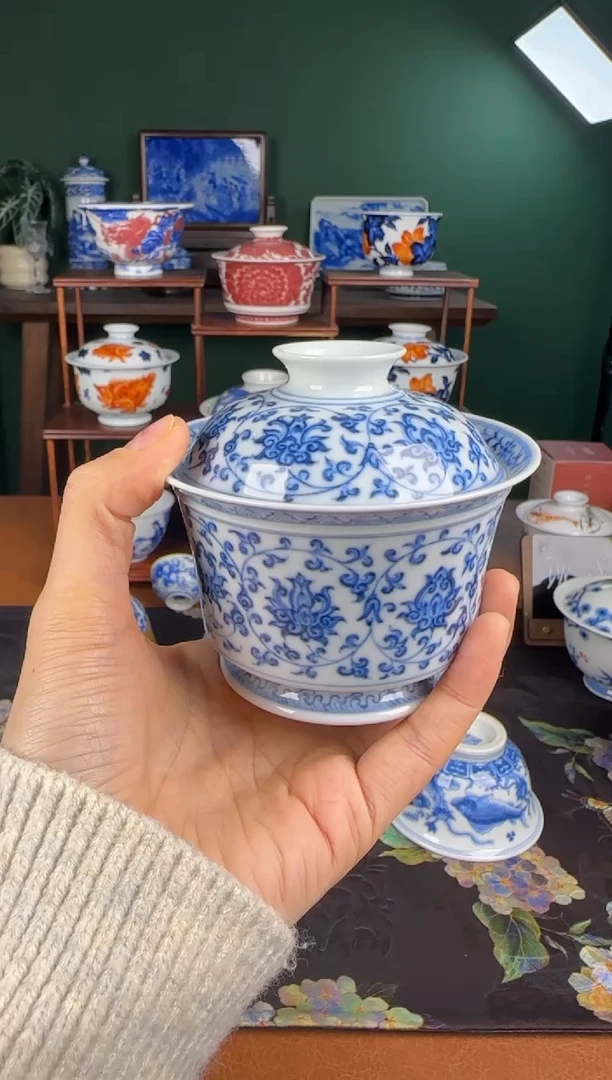 杯望月怀古。青花缠枝莲。 马蹄盖碗