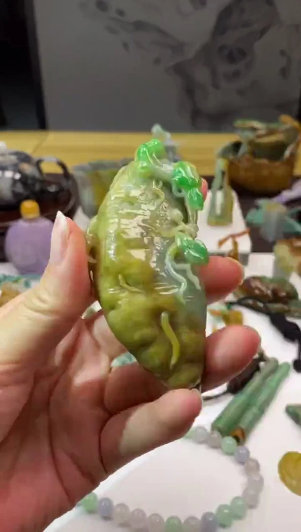 翡翠把件未镶嵌翡翠黄加绿人参