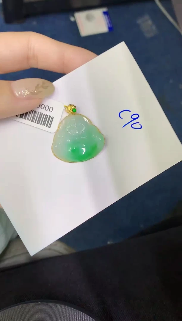 翡翠18K金镶嵌颈饰缅甸天然翡翠A货