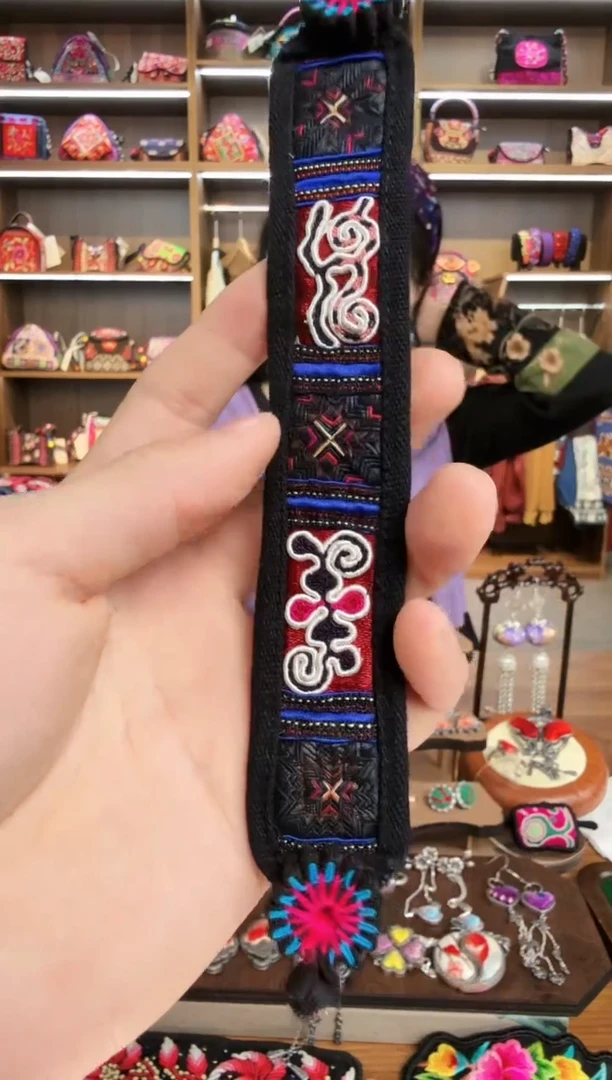 【闪购商品】织绣110蒙阿苏苗绣传承