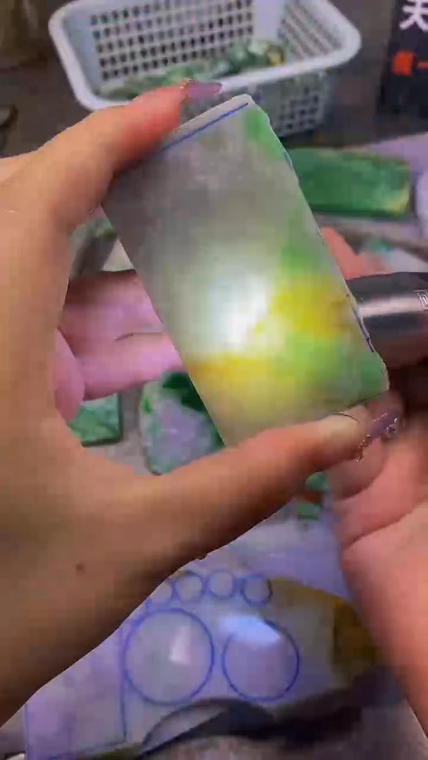 翡翠散珠未镶嵌玉上缘天然翡翠700