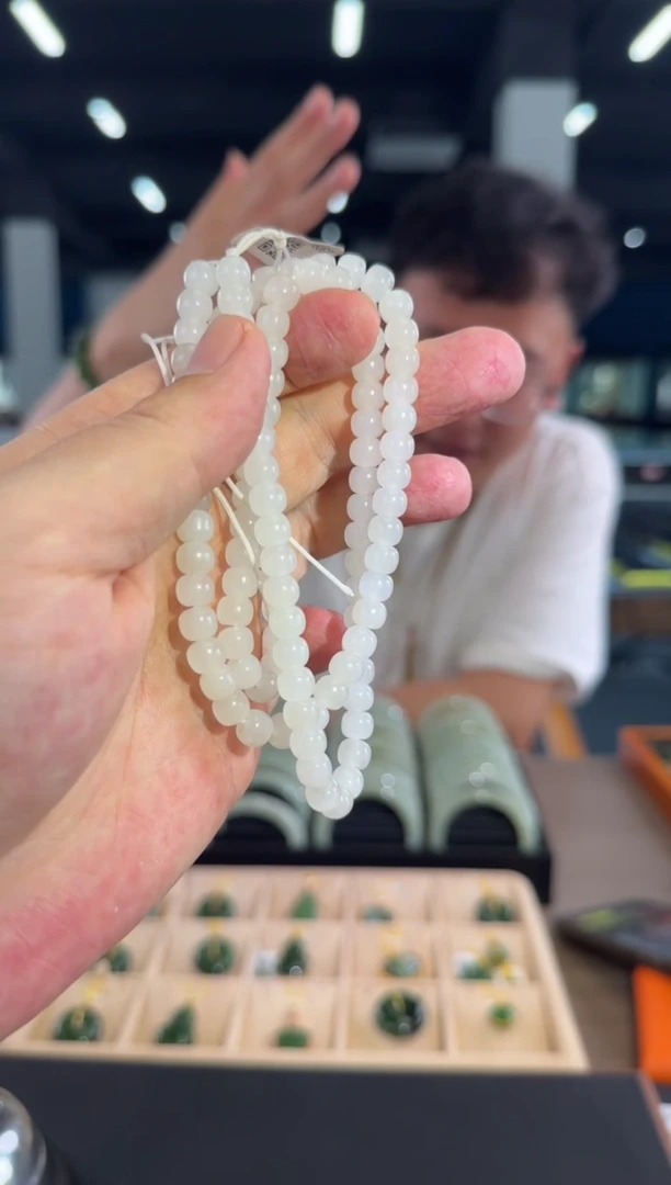 和田玉未镶嵌颈饰和田玉