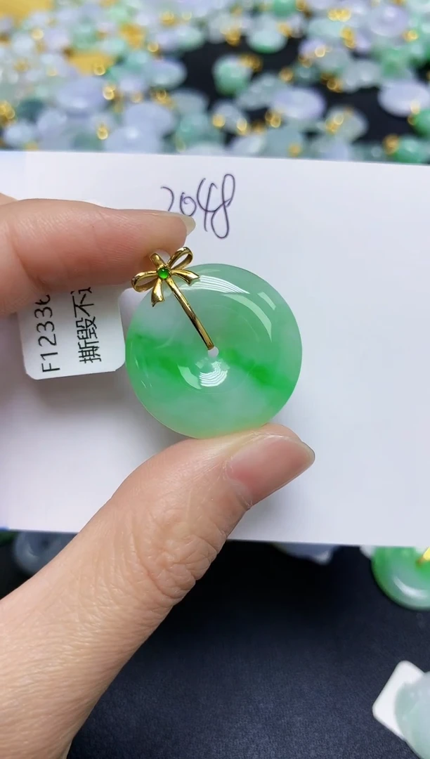 翡翠18K金镶嵌颈饰 天然缅甸翡翠A货