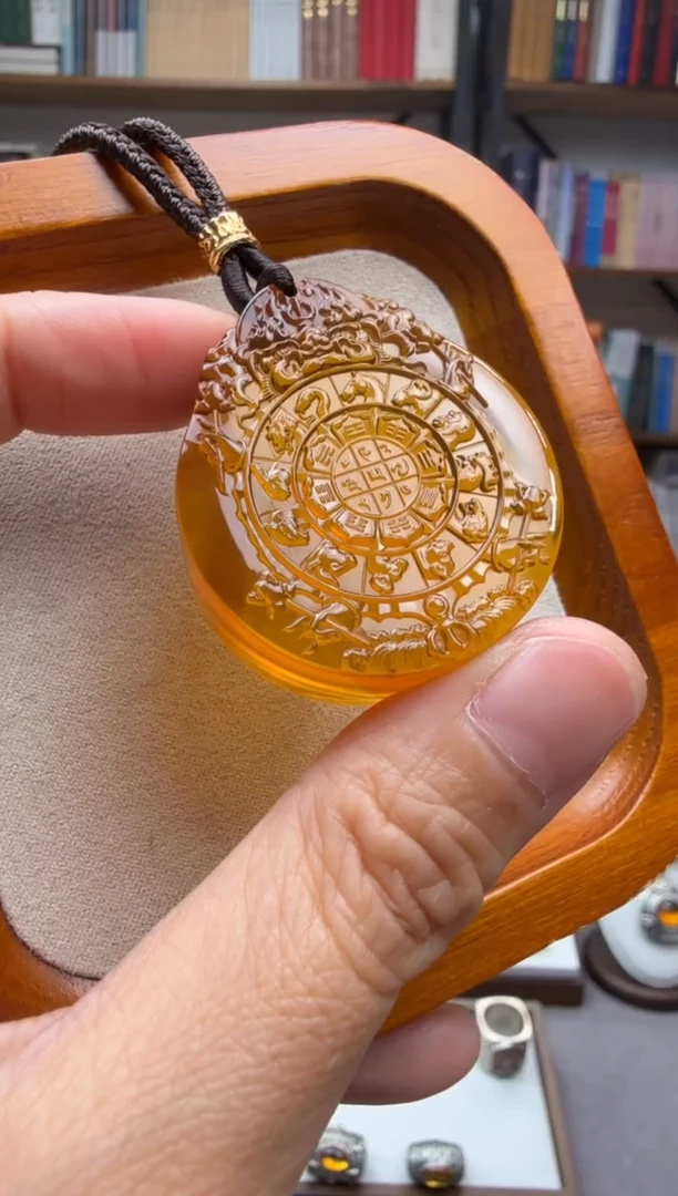 琥珀颈饰未镶嵌九宫八卦