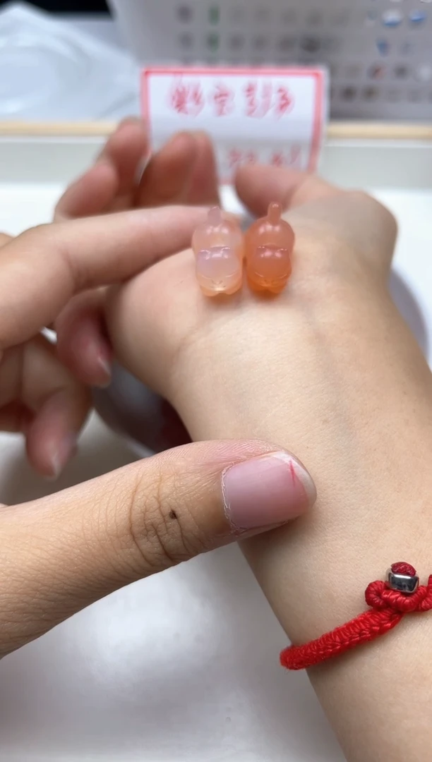 玛瑙/玉髓散珠未镶嵌M309 盐 源 趴趴猫1个15元