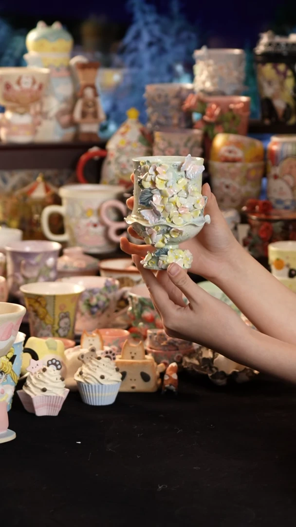 摆件陶景德镇釉下彩手绘设计师款陶瓷