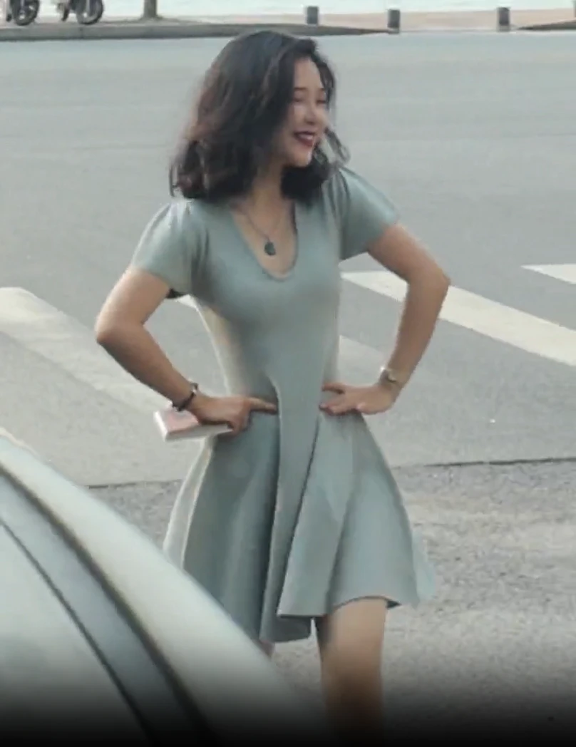 法式气质V领短袖连衣裙女2025夏季新款小个子收腰显瘦蓬蓬短裙子