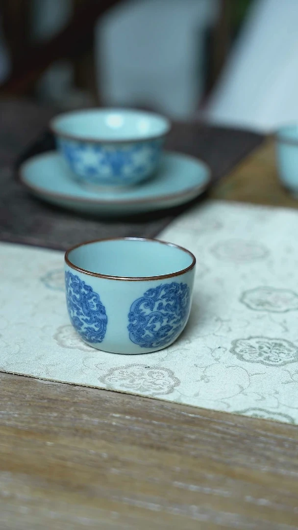 【闪购商品】/A24汝釉青花团龙杯