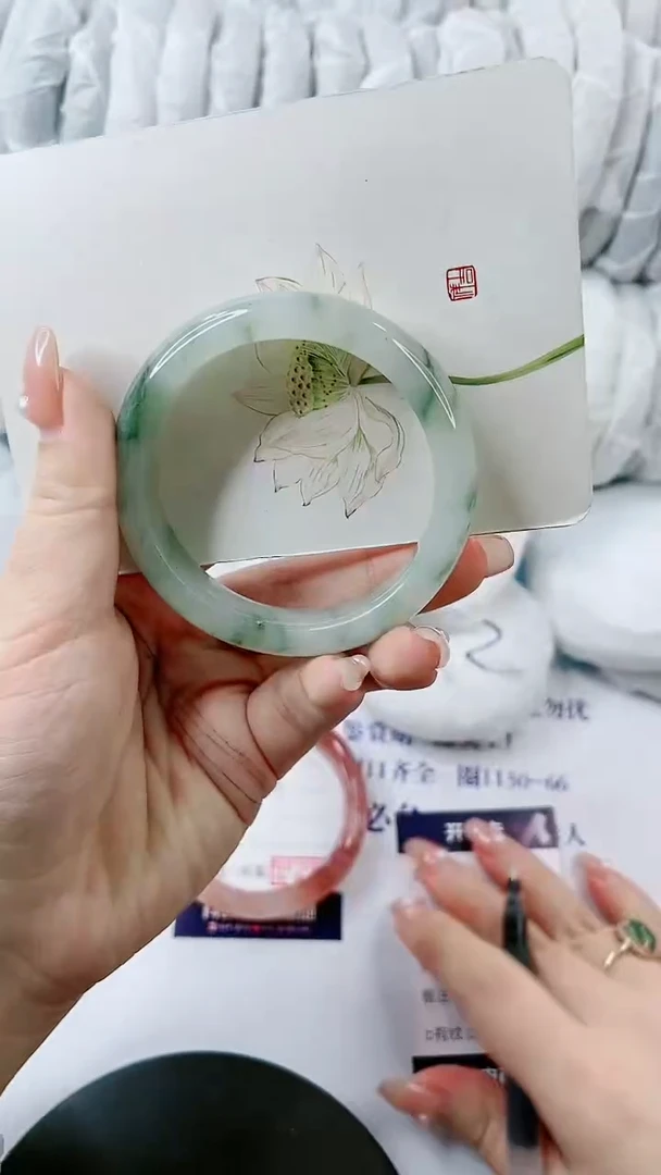 【闪购商品】石英质玉手镯未镶嵌0263241032多样性发货