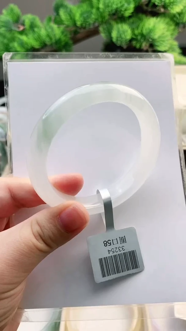 【闪购商品】石英质玉手镯未镶嵌58