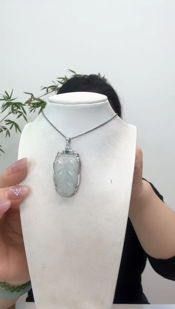 【闪购商品】翡翠吊坠(赠链)银S925镶嵌叶子