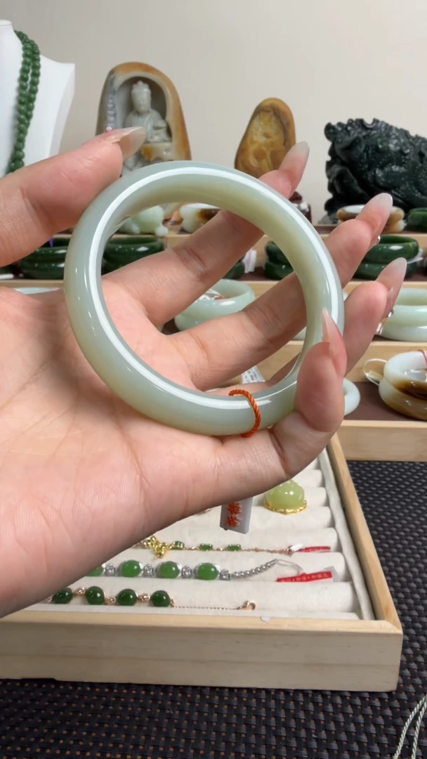 颈饰未镶嵌和田玉阿****n手镯61