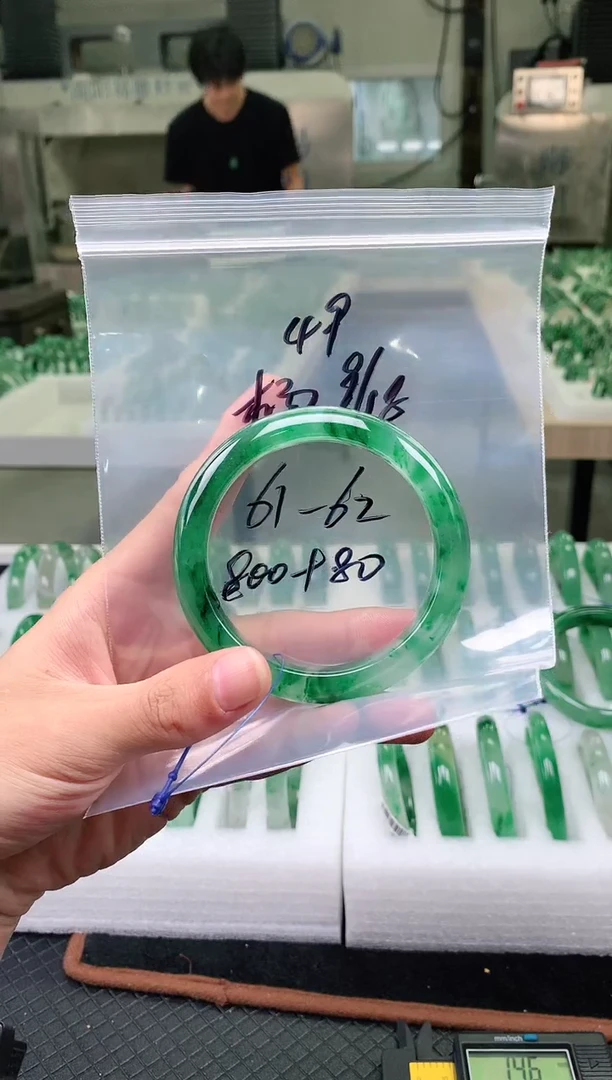 未镶嵌非洲翠手镯石英质玉非洲翠手镯61-62圈口49号