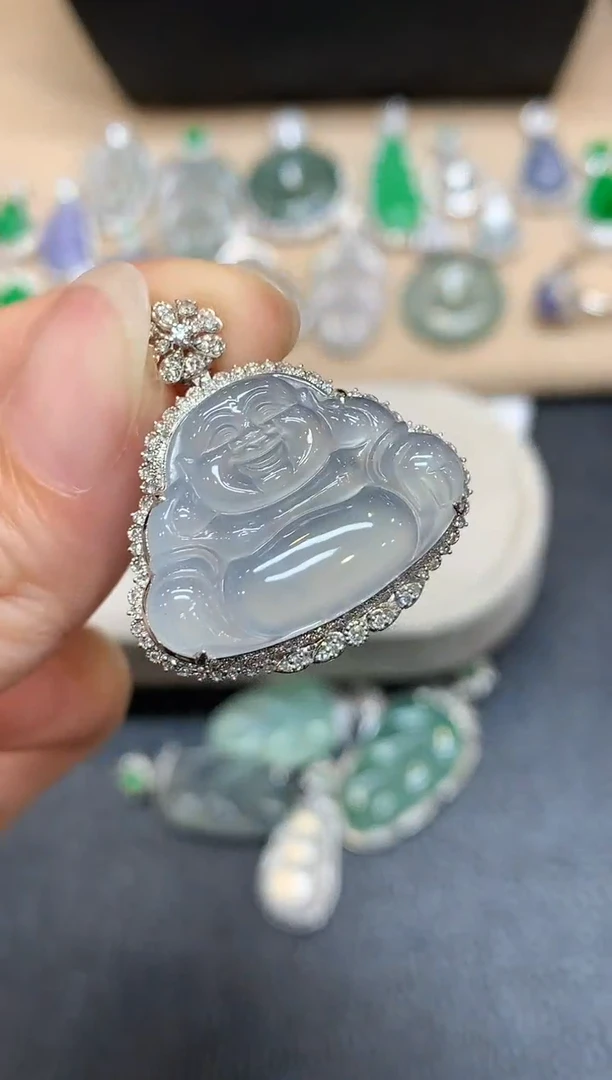 颈饰18K金镶嵌翡翠佛公【无服务费