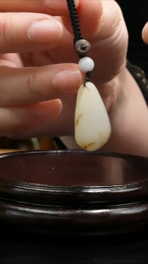 【闪购商品】和田玉吊坠(不含链)未镶嵌8.5克和田玉原石