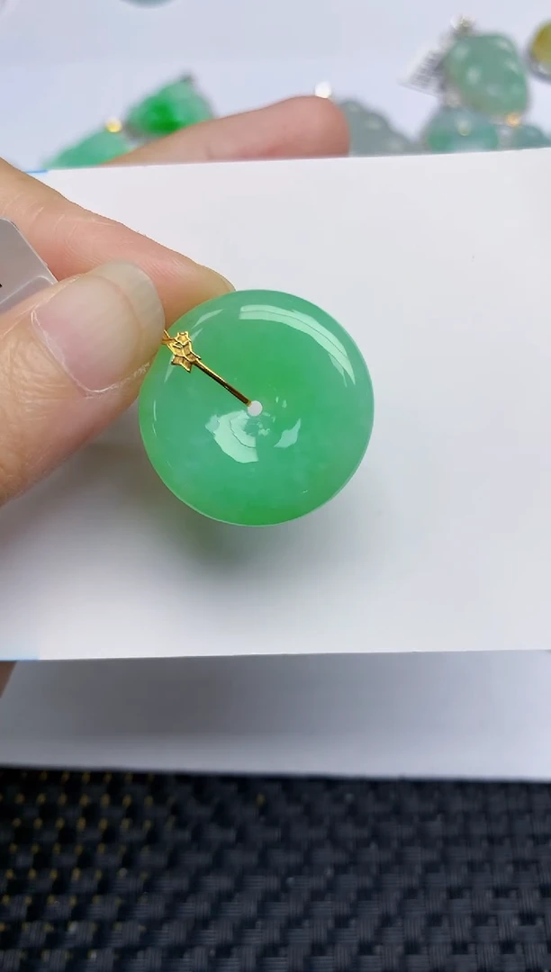 翡翠18K金镶嵌颈饰天然A货翡翠