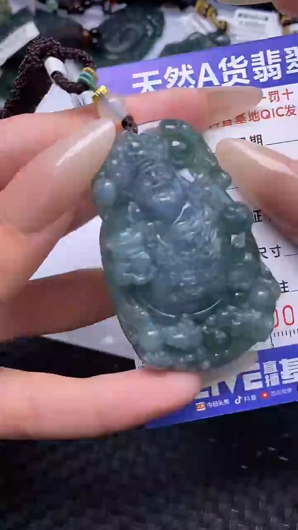 颈饰未镶嵌翡翠