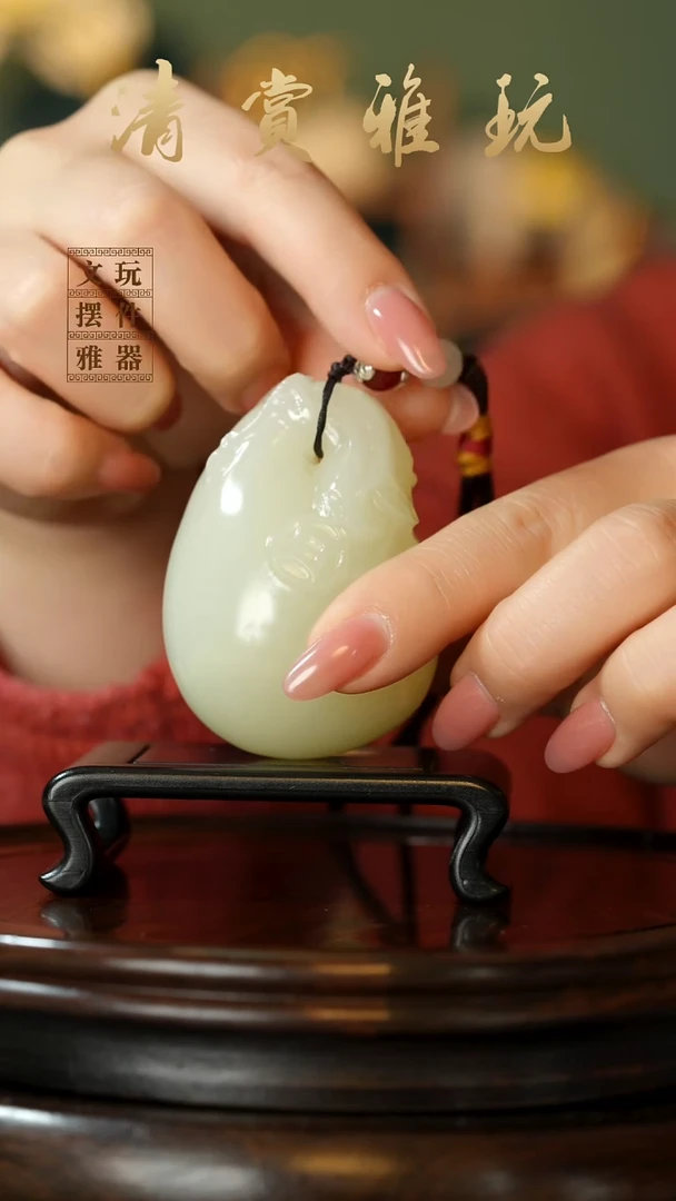 玉《钱袋子富得流油》手把件摆件