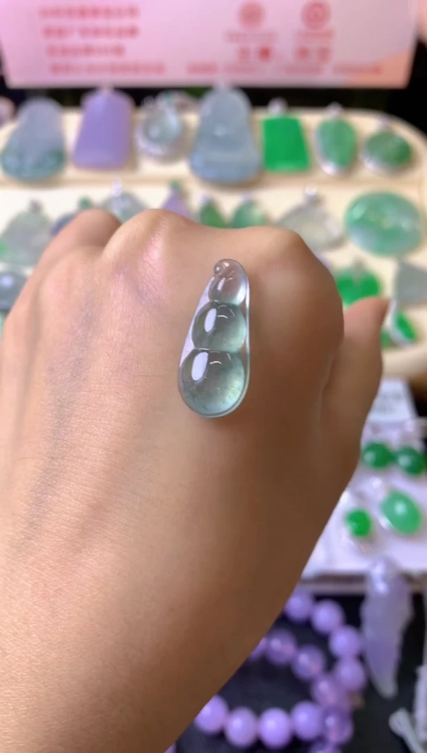 未镶嵌定制翡翠S***y裸玉（客户意向镶嵌）