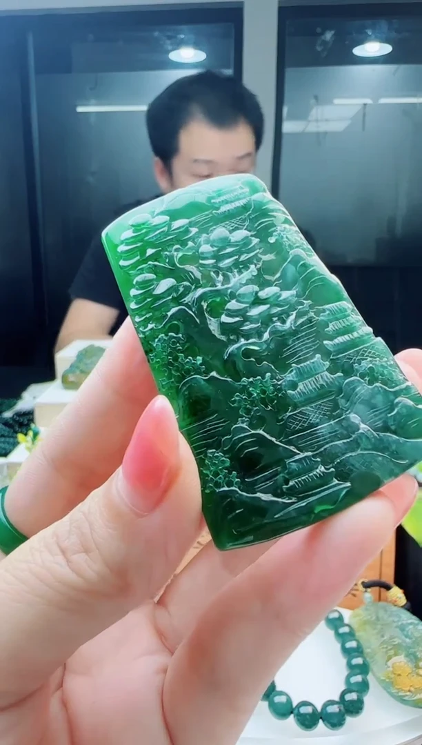 翡翠未镶嵌颈饰11111111111件