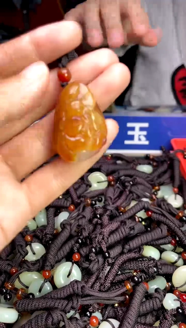 未镶嵌和田玉挂件1
