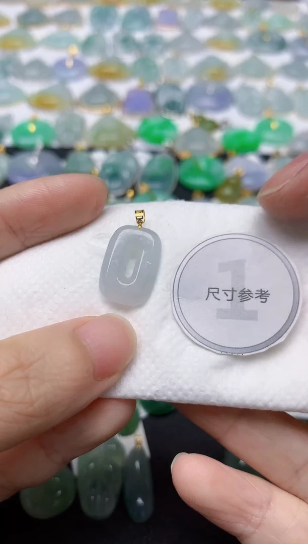 翡翠18K金镶嵌颈饰天然缅甸A货翡翠